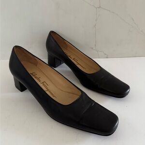 Women's Salvatore Ferragamo Black Leather Kitten Block Heels Sz. 7 2A Narrow